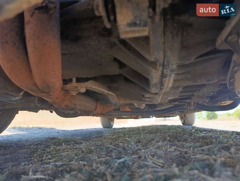 Седан Nissan Bluebird 1992 в Роздільній