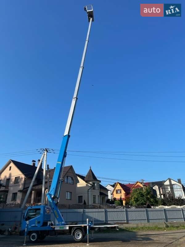 Автовишка Nissan Cabstar 2012 в Чернівцях