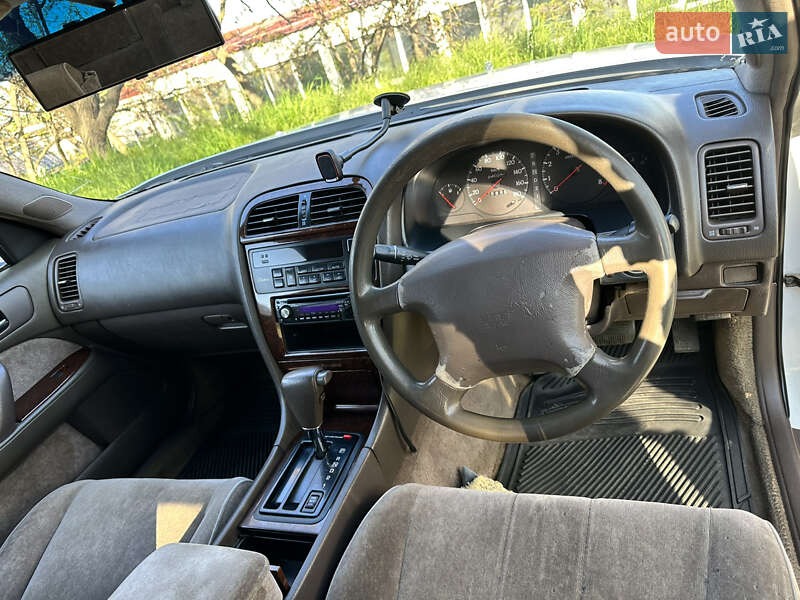 Седан Nissan Cedric 1995 в Одесі