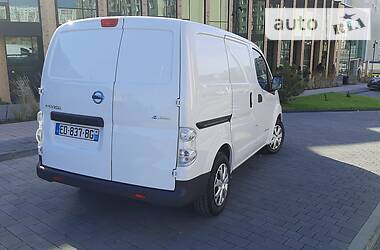 Грузопассажирский фургон Nissan e-NV200 2016 в Хмельницком