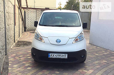 Вантажопасажирський фургон Nissan e-NV200 2017 в Харкові