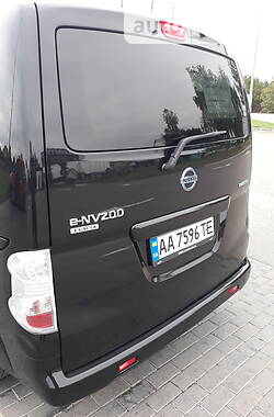 Минивэн Nissan e-NV200 2014 в Киеве