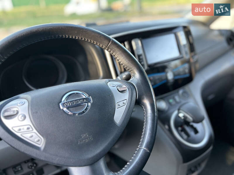 Мінівен Nissan e-NV200 2015 в Мурованих Курилівцях