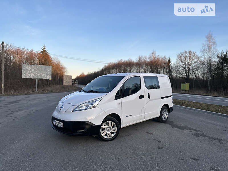 Вантажний фургон Nissan e-NV200 2017 в Тернополі