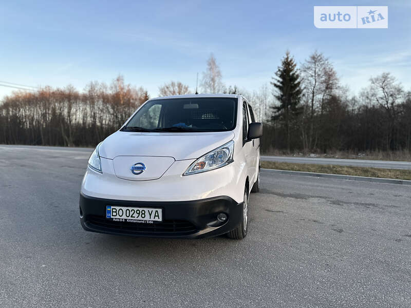 Вантажний фургон Nissan e-NV200 2017 в Тернополі
