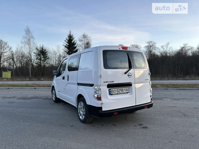 Вантажний фургон Nissan e-NV200 2017 в Тернополі