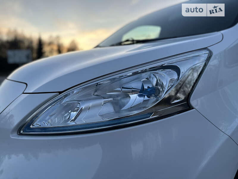 Вантажний фургон Nissan e-NV200 2017 в Тернополі
