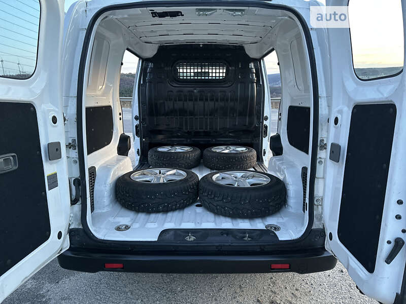 Вантажний фургон Nissan e-NV200 2017 в Тернополі