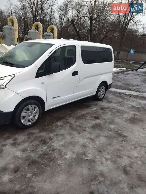 Минивэн Nissan e-NV200 2017 в Кривом Роге