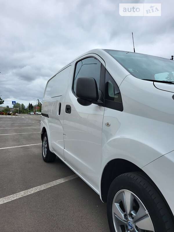 Грузовой фургон Nissan e-NV200 2017 в Запорожье