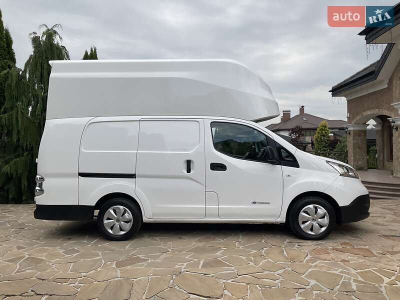 Грузовой фургон Nissan e-NV200 2022 в Ровно
