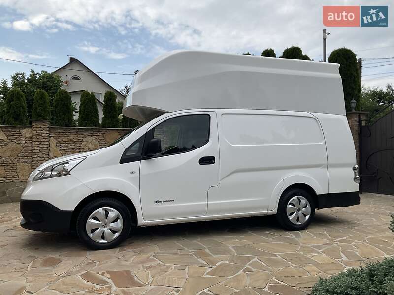 Грузовой фургон Nissan e-NV200 2022 в Ровно
