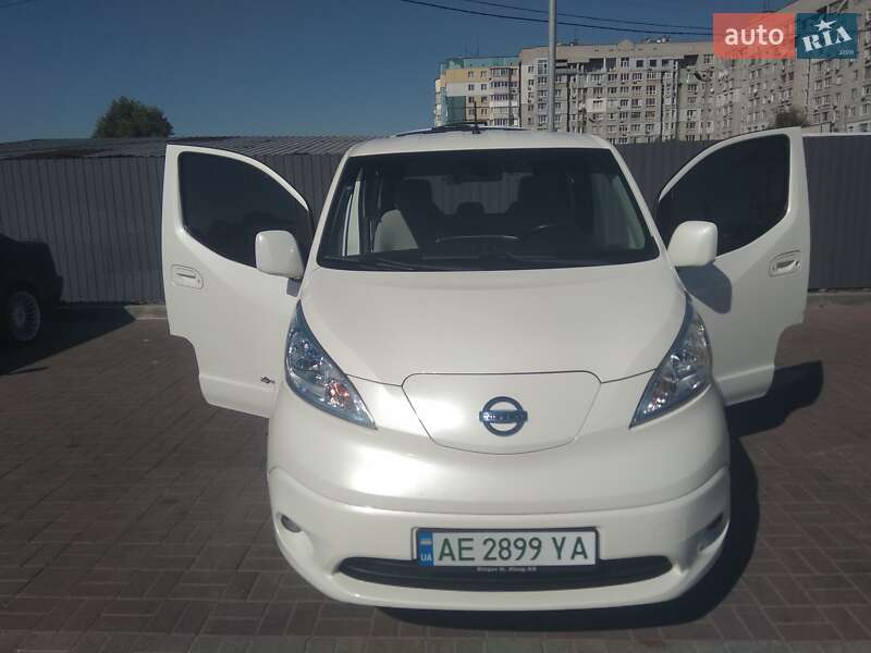 Nissan e-NV200 2015