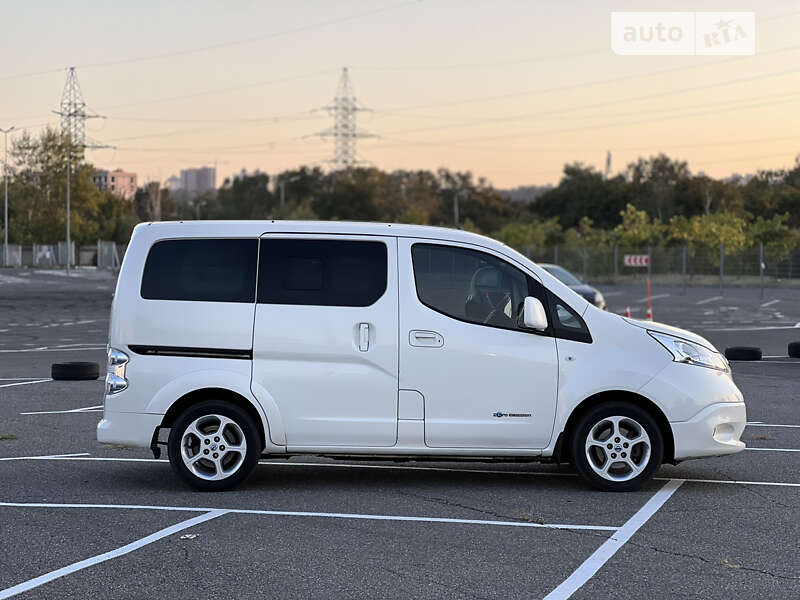 Минивэн Nissan e-NV200 2015 в Киеве