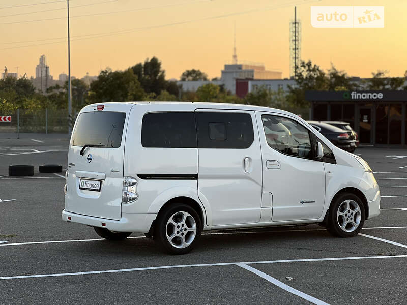 Минивэн Nissan e-NV200 2015 в Киеве