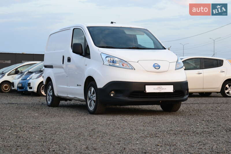 Вантажний фургон Nissan e-NV200 2015 в Луцьку