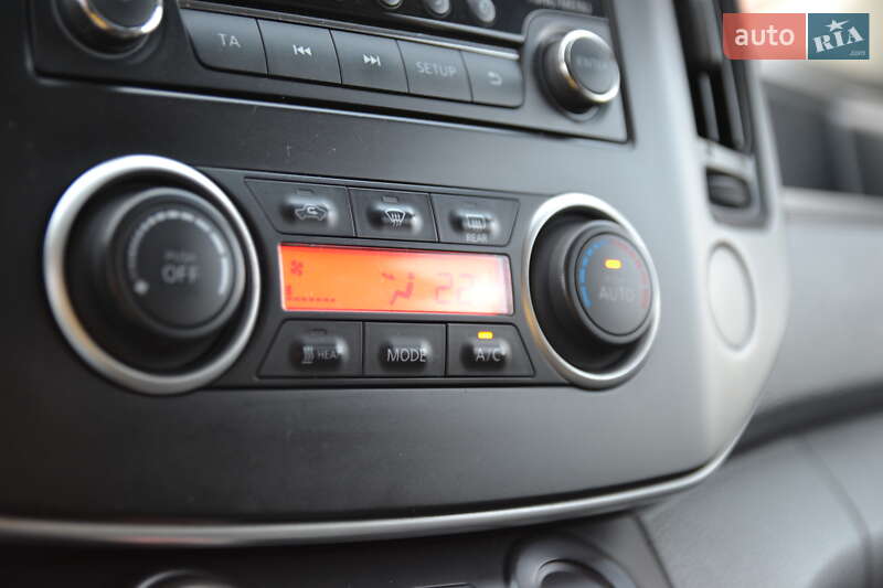 Вантажний фургон Nissan e-NV200 2015 в Луцьку