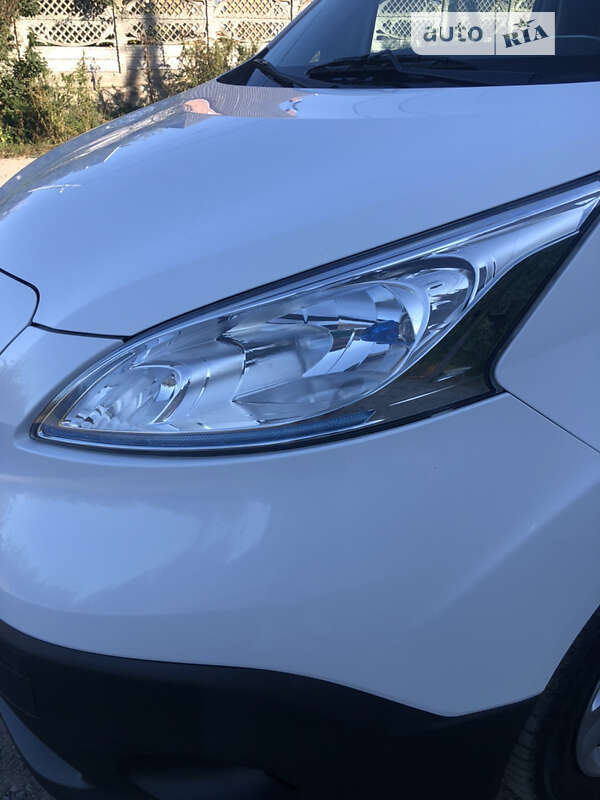 Вантажний фургон Nissan e-NV200 2016 в Вінниці