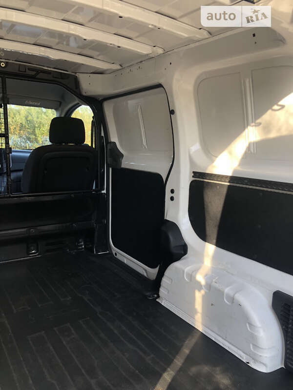 Вантажний фургон Nissan e-NV200 2016 в Вінниці