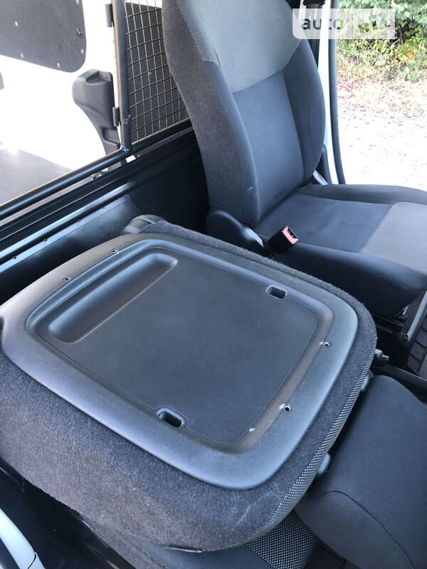 Вантажний фургон Nissan e-NV200 2016 в Вінниці