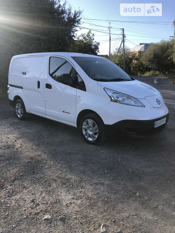 Вантажний фургон Nissan e-NV200 2016 в Вінниці