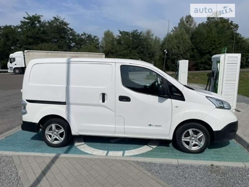 Вантажний фургон Nissan e-NV200 2016 в Львові