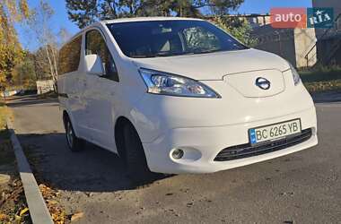 Минивэн Nissan e-NV200 2014 в Новояворовске