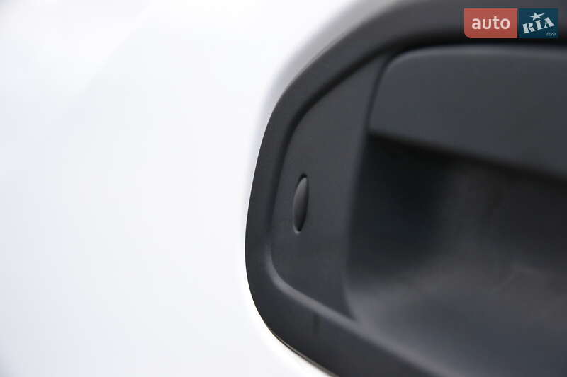 Грузовой фургон Nissan e-NV200 2020 в Луцке