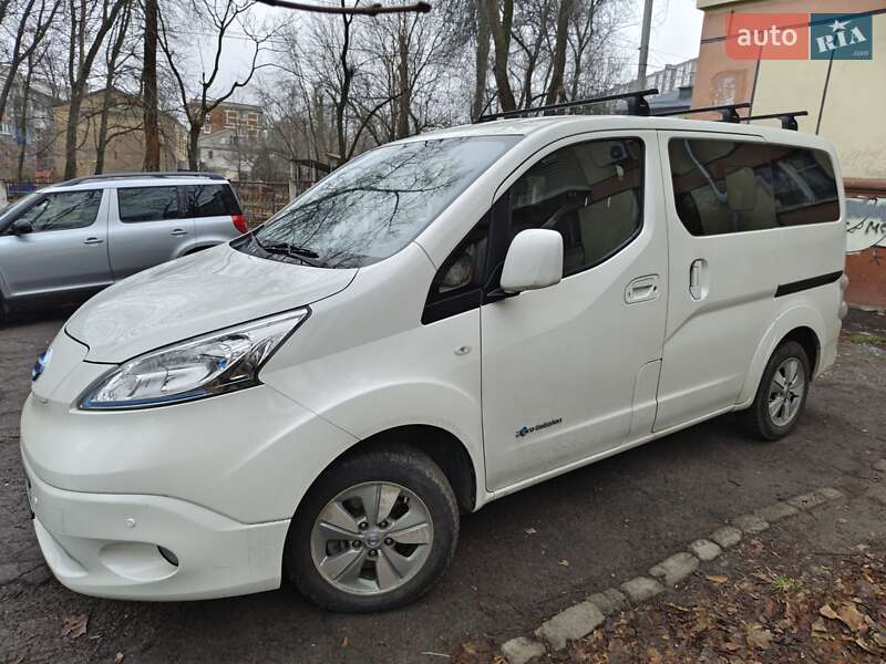 Мінівен Nissan e-NV200 2015 в Дніпрі
