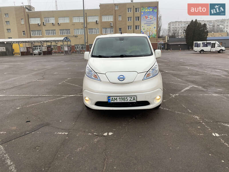 Мінівен Nissan e-NV200 2015 в Житомирі