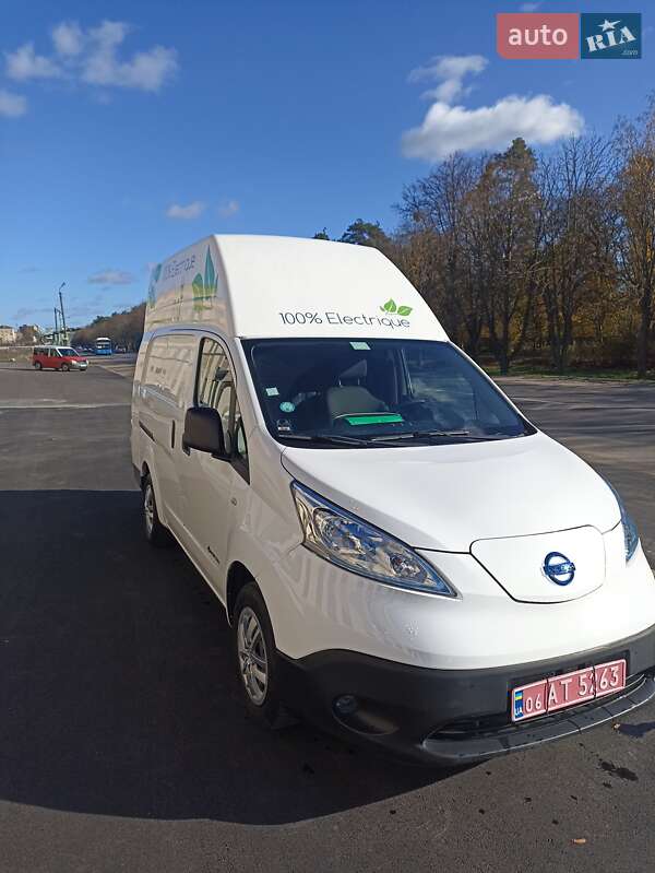 Грузовой фургон Nissan e-NV200 2018 в 