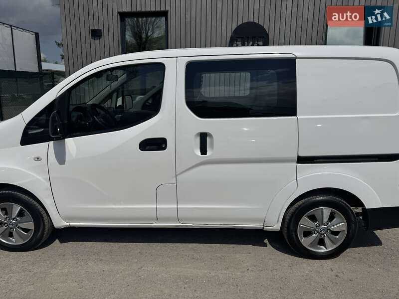 Вантажний фургон Nissan e-NV200 2018 в Тернополі