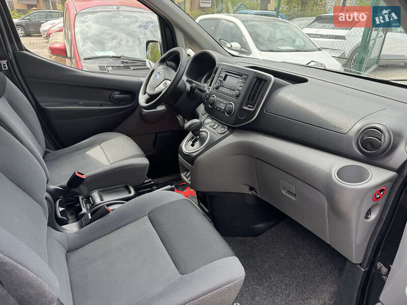 Вантажний фургон Nissan e-NV200 2015 в Тернополі