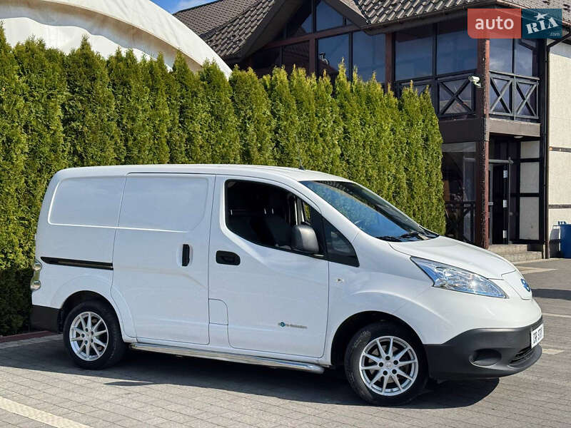 Вантажний фургон Nissan e-NV200 2020 в Стрию