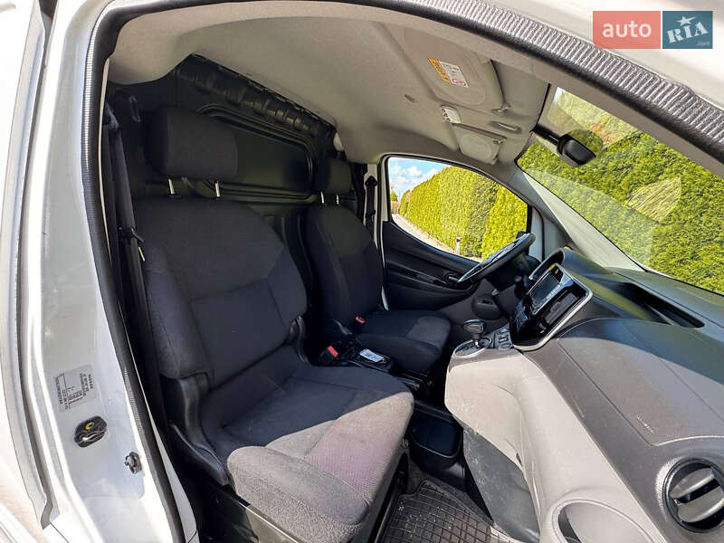 Вантажний фургон Nissan e-NV200 2020 в Стрию