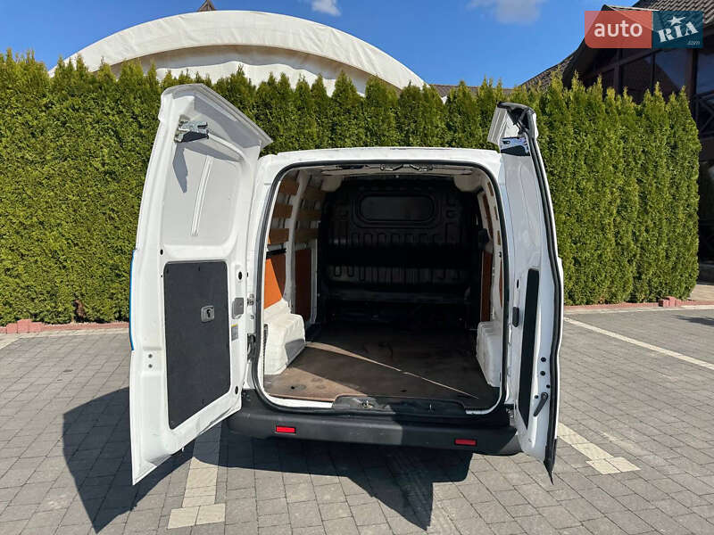 Вантажний фургон Nissan e-NV200 2020 в Стрию