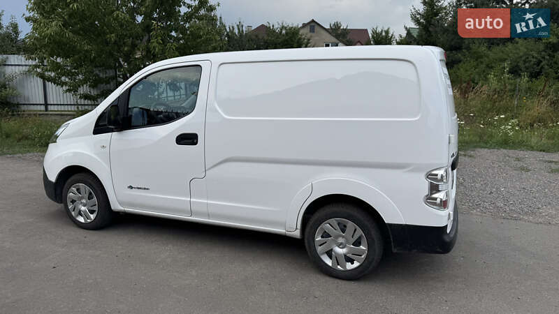 Грузовой фургон Nissan e-NV200 2020 в Ужгороде