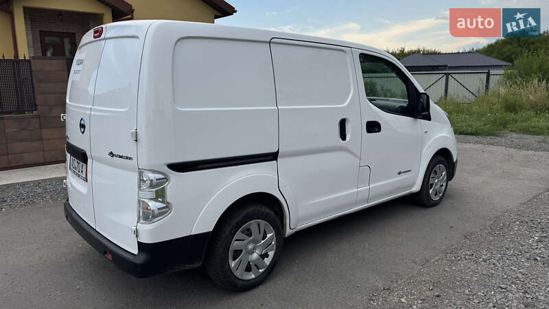 Грузовой фургон Nissan e-NV200 2020 в Ужгороде