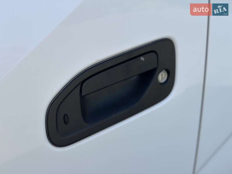 Грузовой фургон Nissan e-NV200 2018 в Луцке