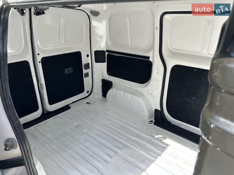 Грузовой фургон Nissan e-NV200 2018 в Луцке