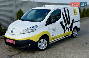 Вантажний фургон Nissan e-NV200 2015 в Дніпрі