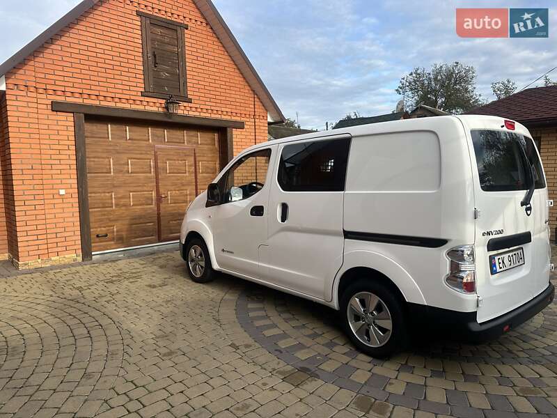 Грузовой фургон Nissan e-NV200 2018 в Хмельницком