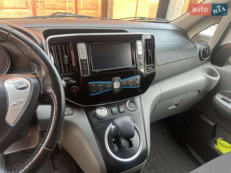 Грузовой фургон Nissan e-NV200 2018 в Хмельницком