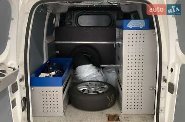 Грузовой фургон Nissan e-NV200 2017 в Львове