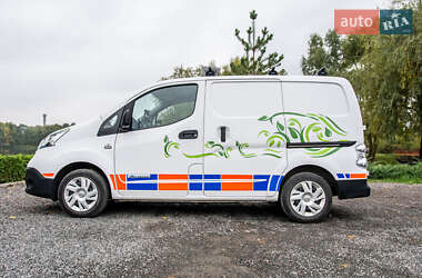 Грузовой фургон Nissan e-NV200 2018 в 