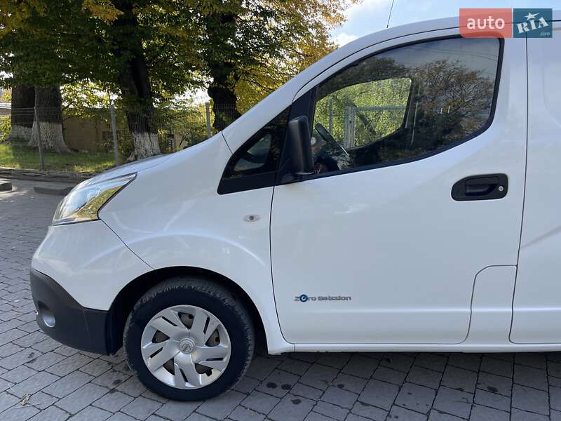 Грузовой фургон Nissan e-NV200 2019 в Хмельницком