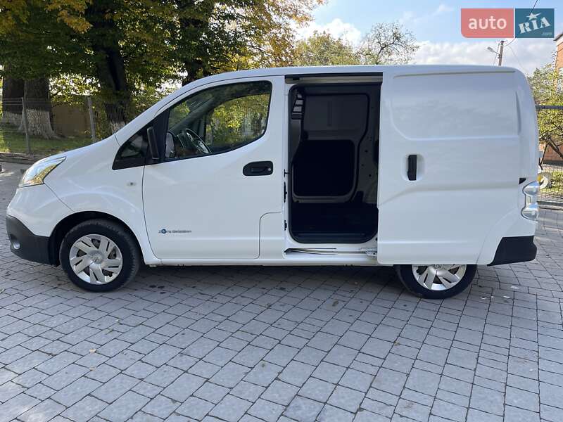 Грузовой фургон Nissan e-NV200 2019 в Хмельницком