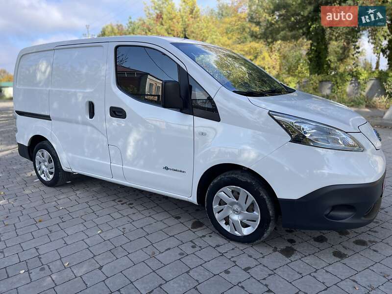 Грузовой фургон Nissan e-NV200 2019 в Хмельницком