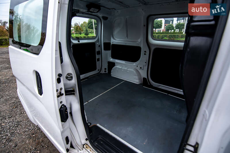 Грузовой фургон Nissan e-NV200 2019 в Умани