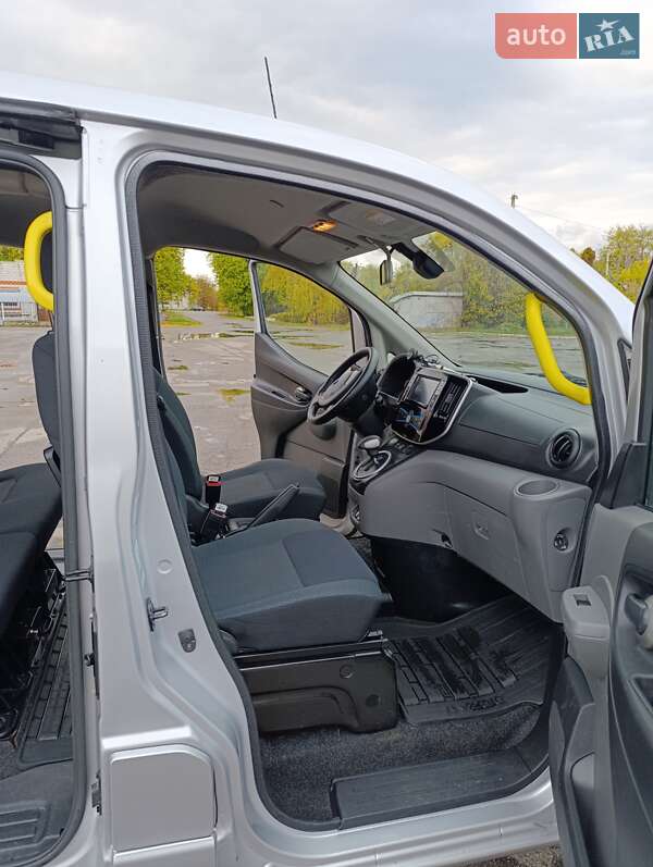 Мінівен Nissan e-NV200 2018 в Семенівці